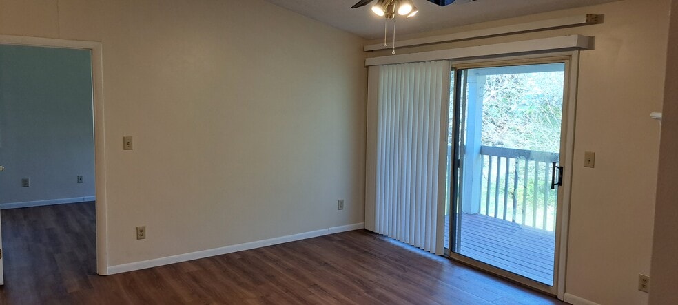 Building Photo - 120 Creekwood Dr