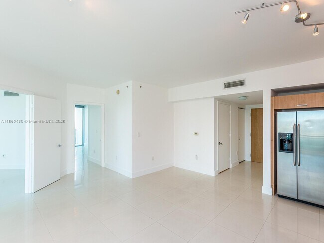 Building Photo - 350 S Miami Ave