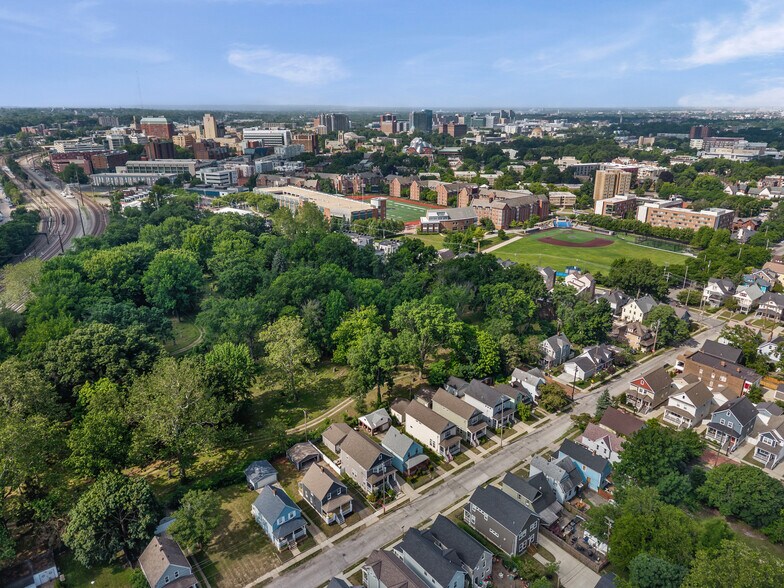 Building Photo - 12028 Wade Park Ave