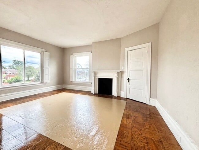 Building Photo - 732 8th St