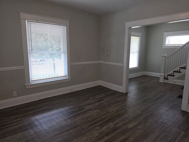 Building Photo - Three Bedroom Single Family home