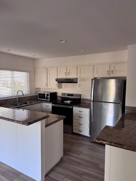 Building Photo - 4611 Park Dr