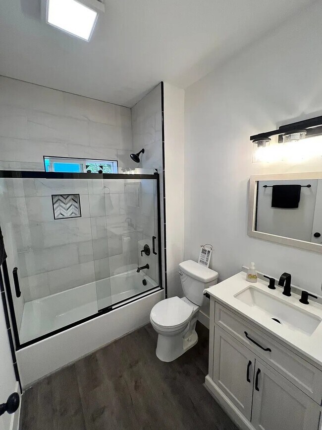 Building Photo - Gorgeous 2 bedroom rental