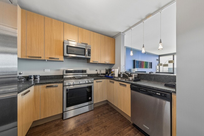 Building Photo - 225 N Columbus Dr