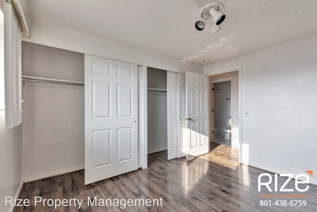 Building Photo - 2 br, 1 bath House - 3758 S Maple View Dri...