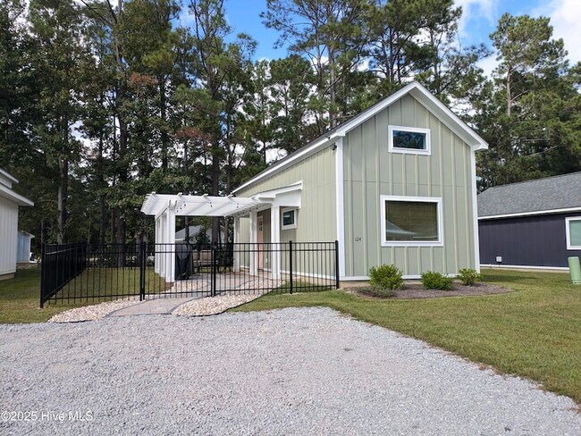 Building Photo - 124 Long Pond Lp