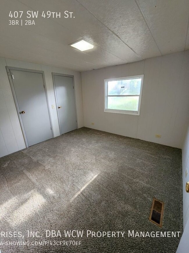 Building Photo - 407 SW 49th St