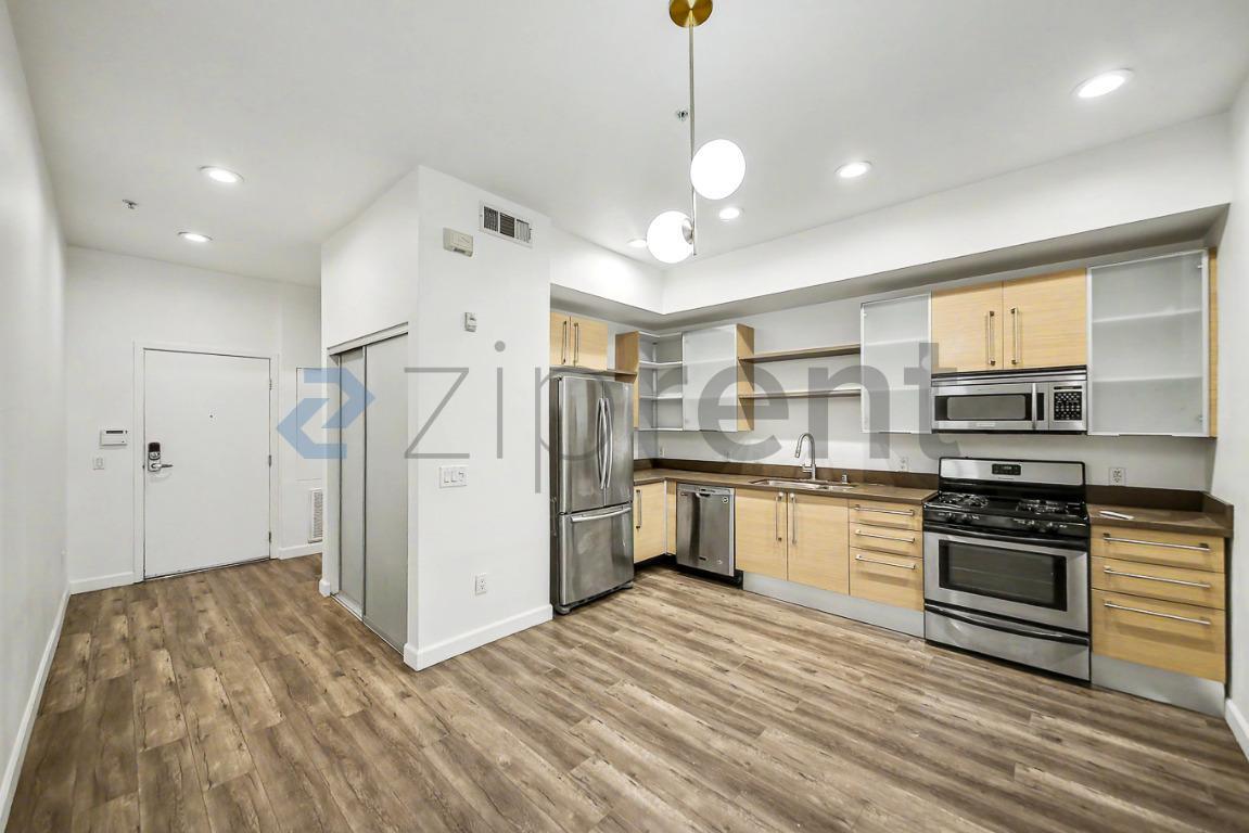 Building Photo - Unit #115