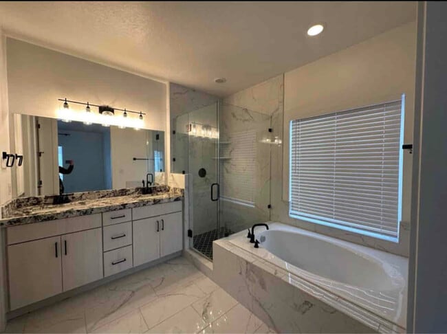 Building Photo - 8324 S Jayson Bend Dr