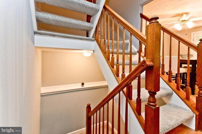 Building Photo - 9505 Baroness Ct
