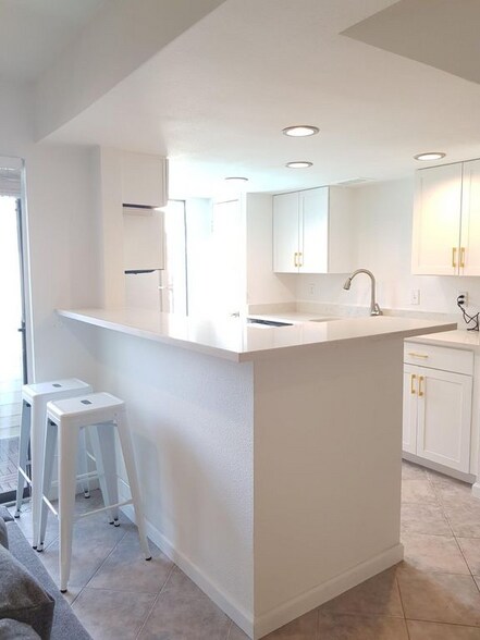 Building Photo - 7431 Holly Hill Dr