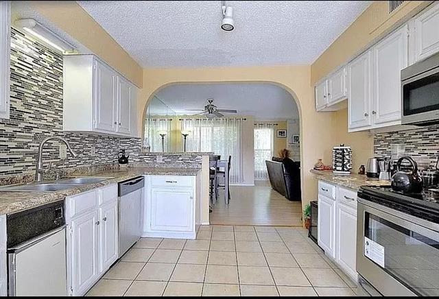 Building Photo - 10650 Steppington Dr