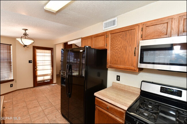 Building Photo - 4872 Maureen Cir