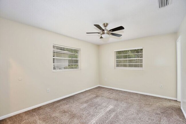 Building Photo - Spacious Duplex with 2-Car Garage in Longwood!