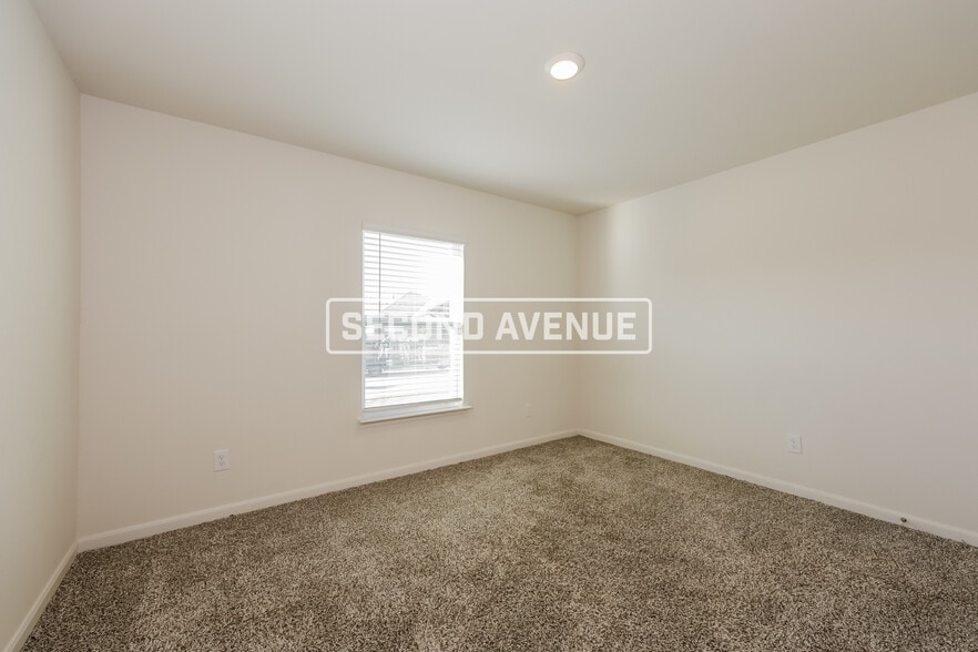 Building Photo - 327 Condie Russell Ave