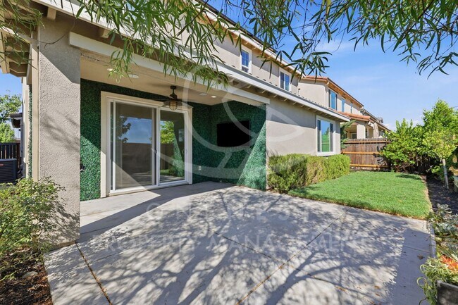 Building Photo - 4 bedroom, 3 bathroom - 2473 square feet; Twelve Bridges