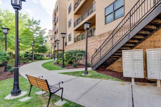 Building Photo - 650 2nd St