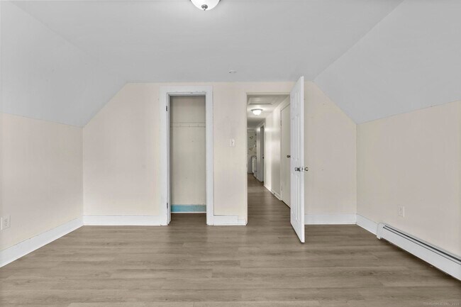 Building Photo - 141 Crown St