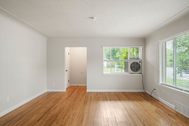 Building Photo - Recently Updated 4-Bedroom Near DU – Utilities Included + Garage Available