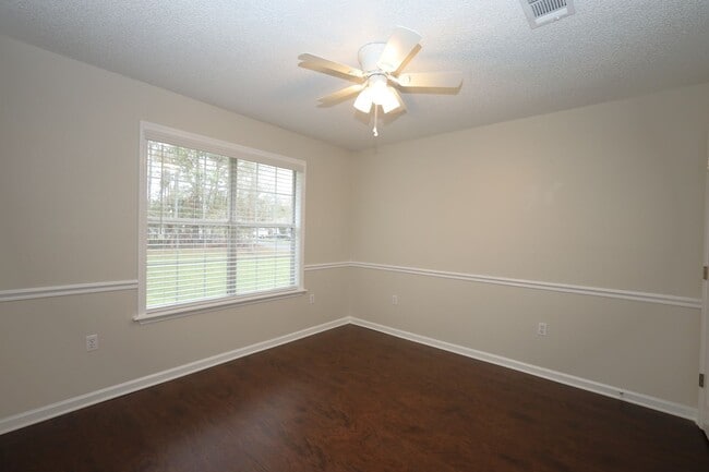 Building Photo - 4007 Foxridge Ln