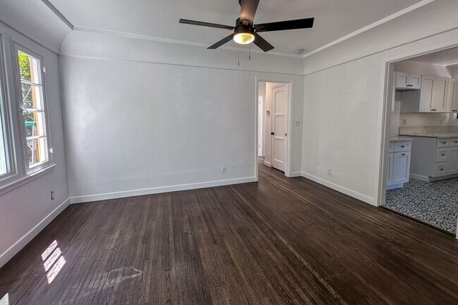 Building Photo - 1521 S Stanley Ave
