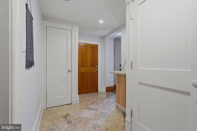 Building Photo - 1002 N St NW