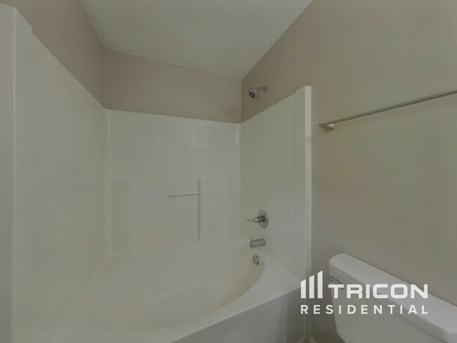 Building Photo - 2916 Westwinds Ct
