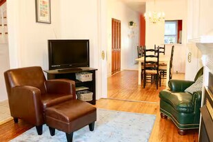 Building Photo - 1710 W Leigh St