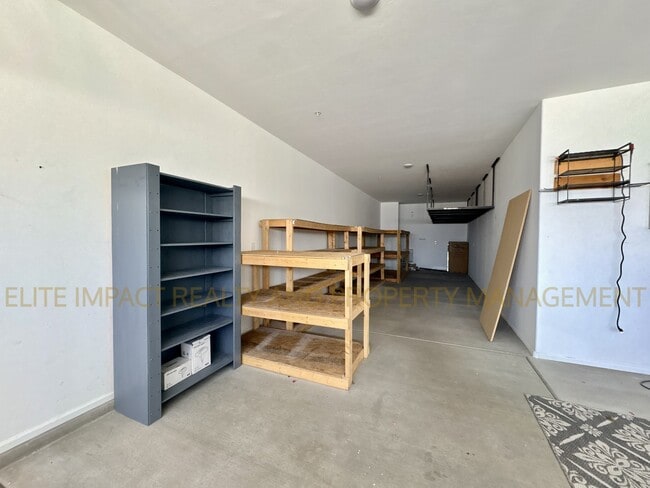 Building Photo - 9731 E Lynx Lk Trl