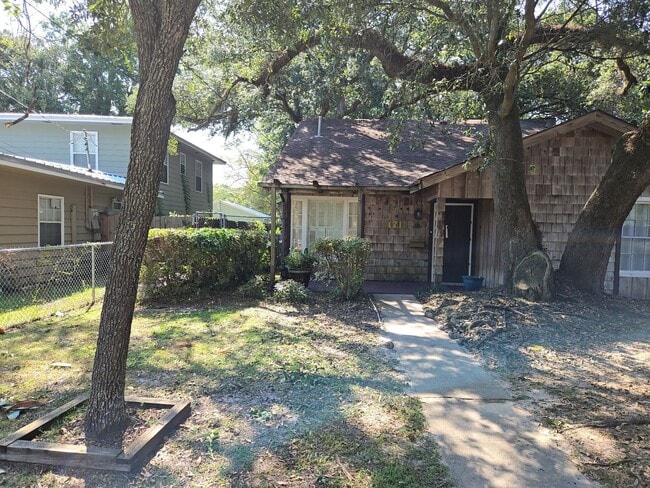 Primary Photo - 4 bedroom Home 3 blocks from Gulf of America