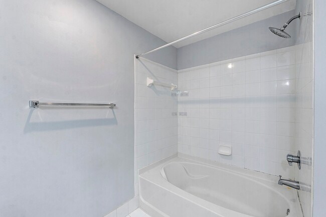 Building Photo - 5980 W Sample Rd