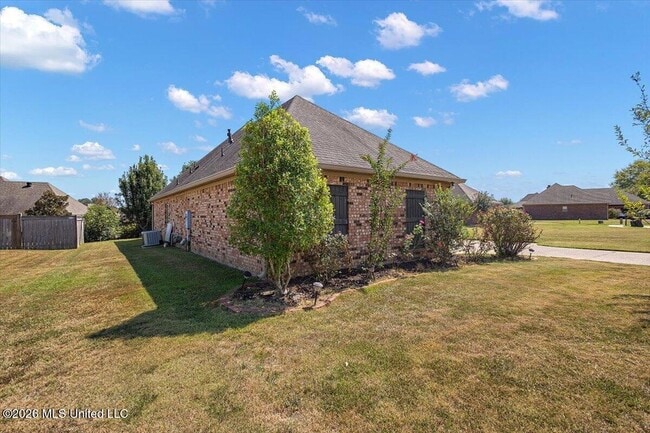 Building Photo - 1022 Trinity Dr
