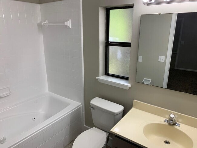 Building Photo - Charming & Newly Renovated 4-Bedroom, 2-Ba...