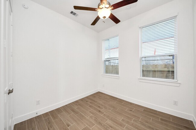 Building Photo - 25026 Midnight Willow Dr