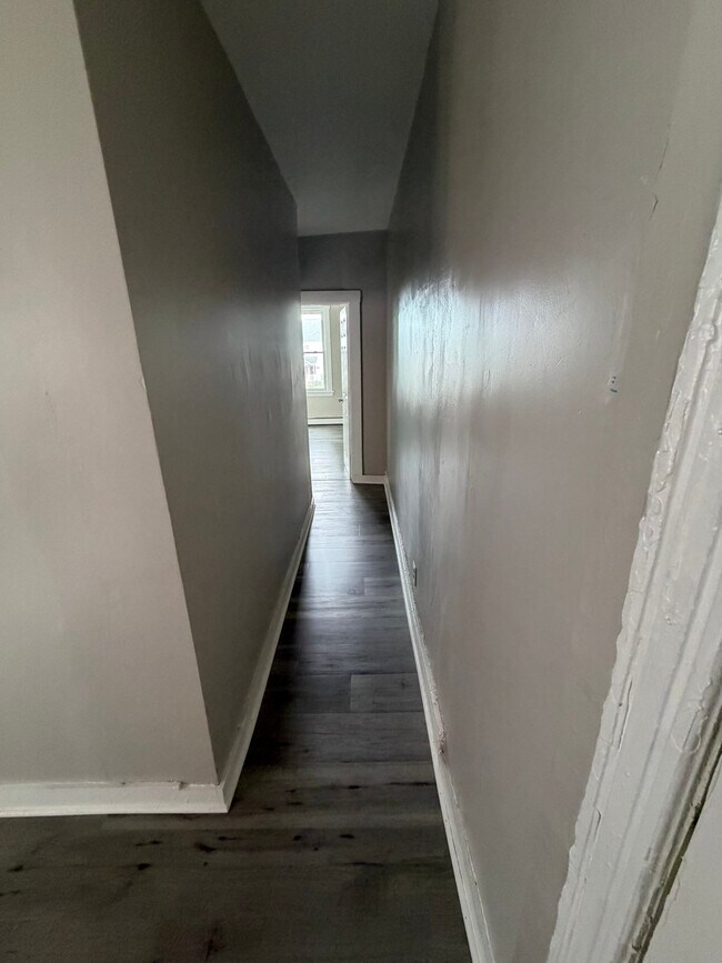 Building Photo - 441 Wethersfield Ave