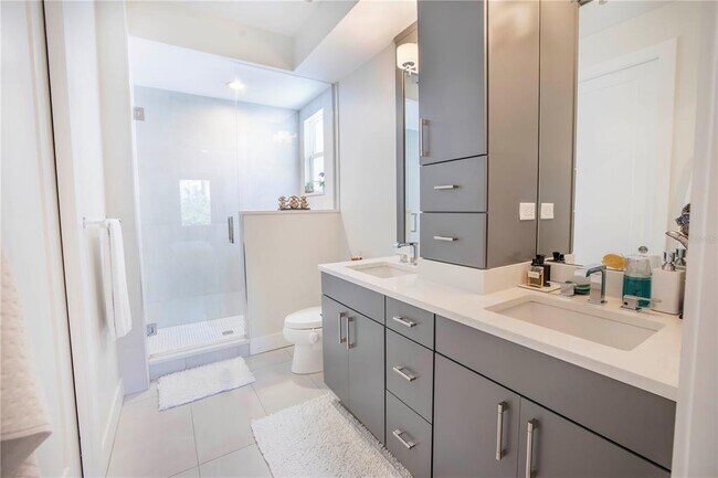 Building Photo - 536 4th Ave S