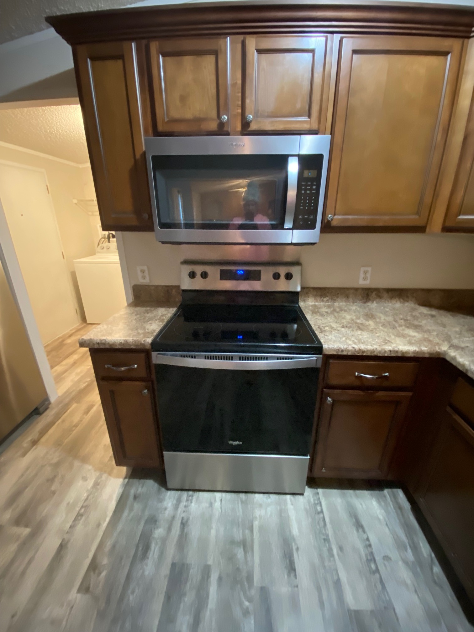 New stainless stove/oven/microwave - 1220 Montlake Rd