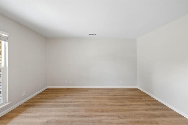 Building Photo - 1100 Red Cliff Dr
