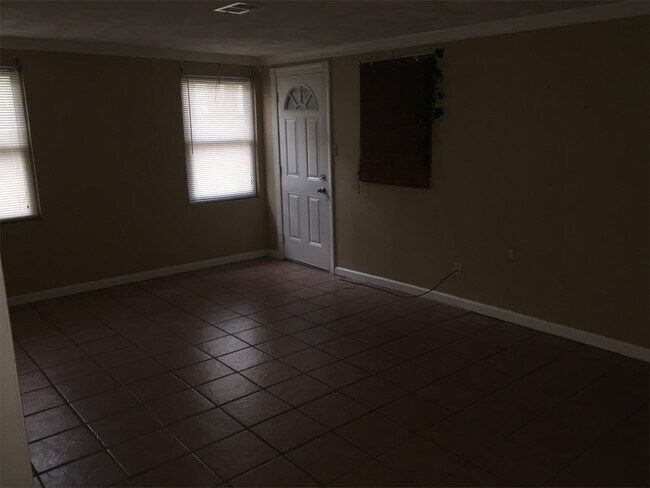 Building Photo - 3895 St Elmo Ave