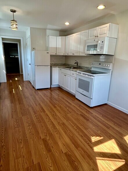 Kitchen - 417 Briarwood Rd