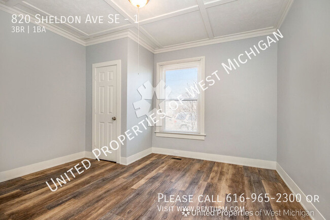 Building Photo - Available Now | 3 Bedroom 1 Bath Lower Lev...