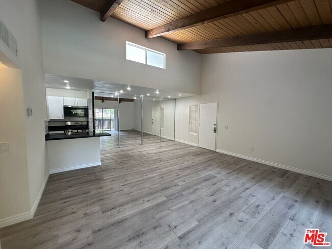 Building Photo - 18350 Hatteras St