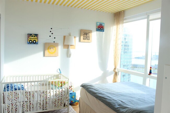 Building Photo - 77 Hudson St