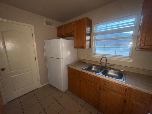 Building Photo - 2801 S Bartlett Ave