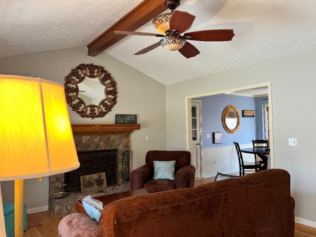 Building Photo - 20 Sunrise Cir