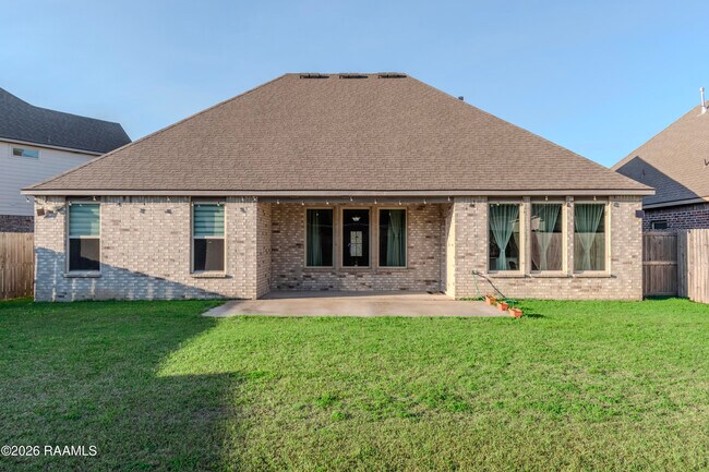 Building Photo - 119 Deer Lake Ln