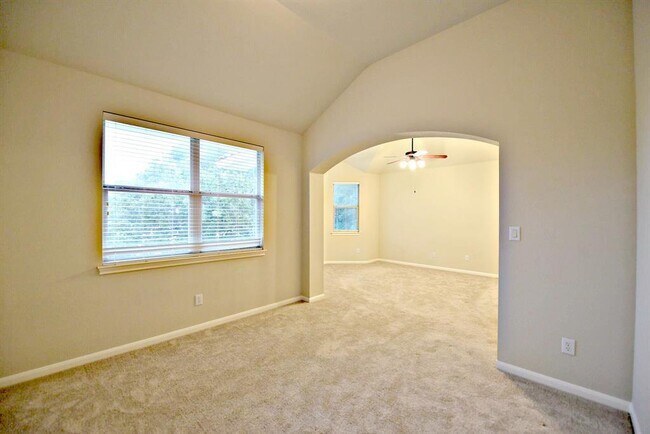 Building Photo - 15520 Interlachen Dr