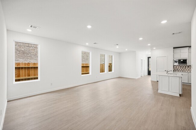 Building Photo - 5822 Majestic Sky Dr