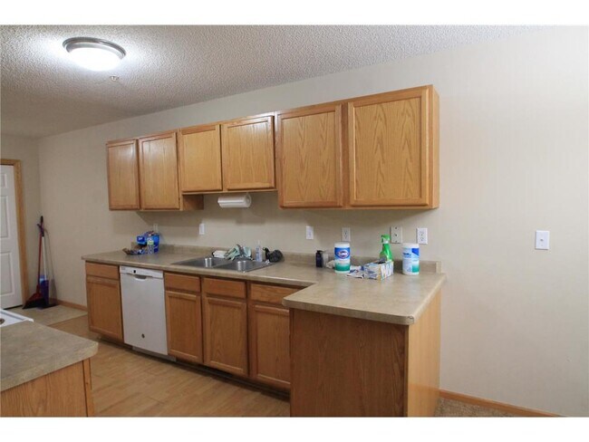 Building Photo - 14975 Pinto Ln