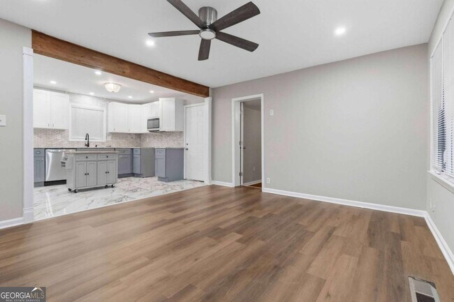Building Photo - 2953 Meadowview Dr SE